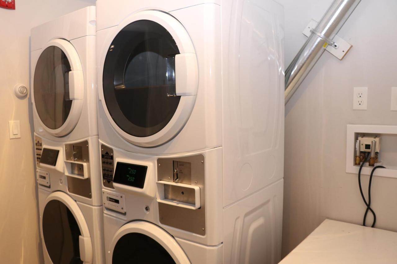A Stylish Stay W/ A Queen Bed, Heated Floors.. #37 Brookline Exterior foto